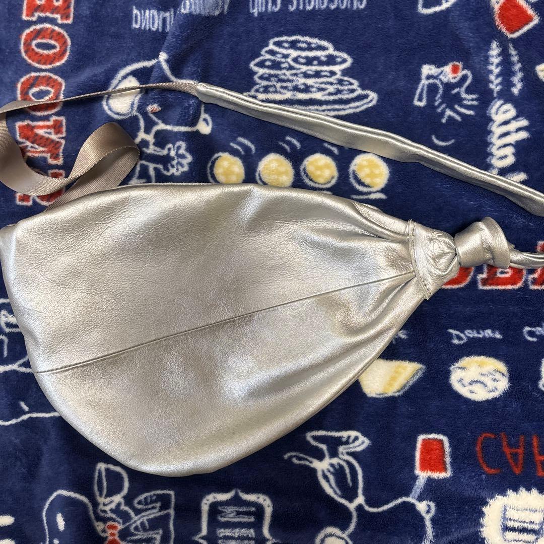 極美品☆POMTATA シルバーレザー ショルダーバッグ ボディバッグ ポンタタ