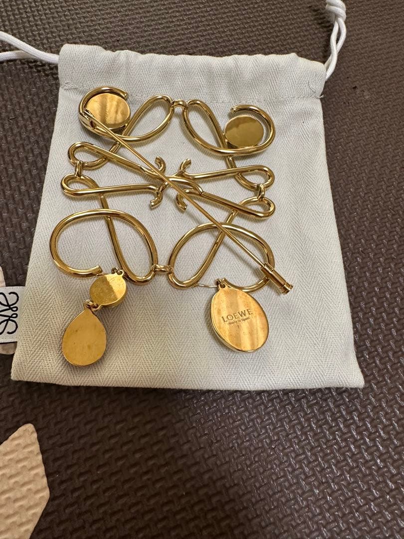 ロエベ　LOEWE ブローチ