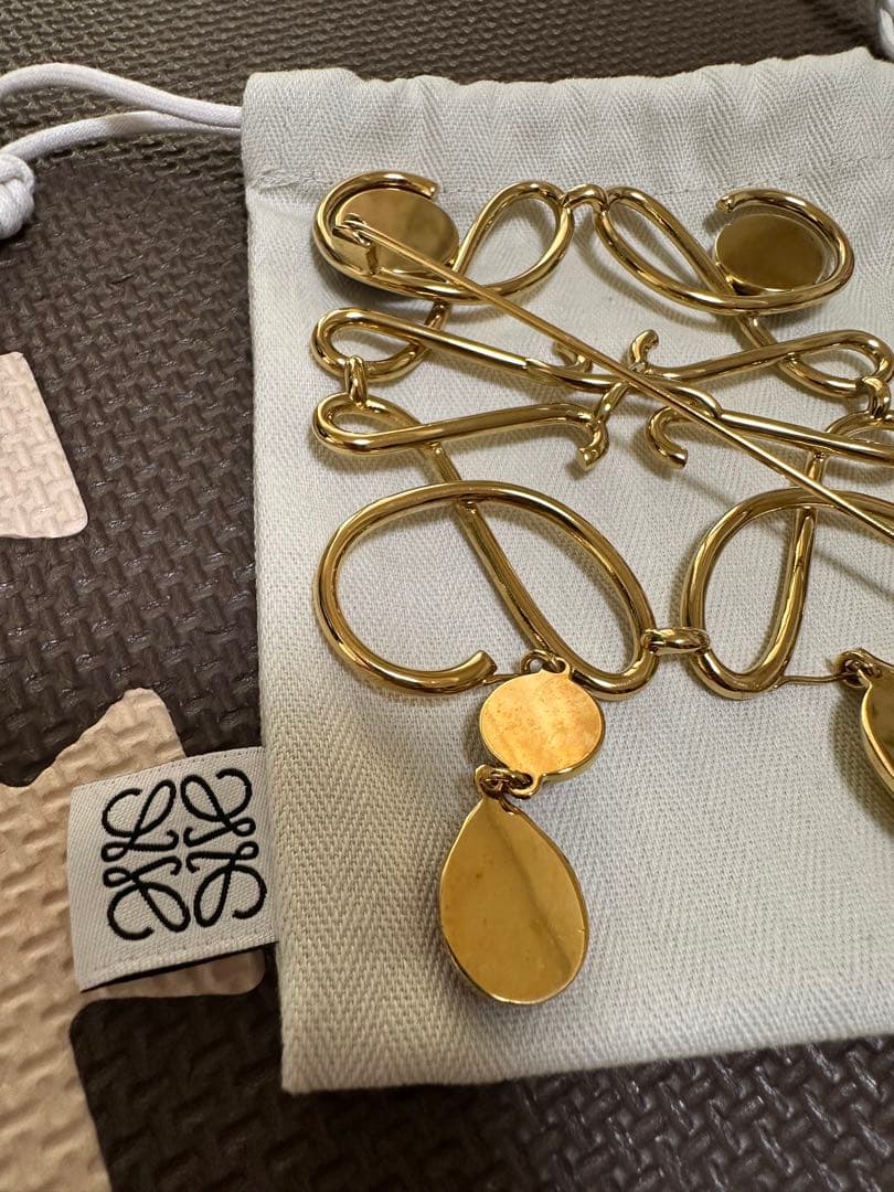 ロエベ　LOEWE ブローチ