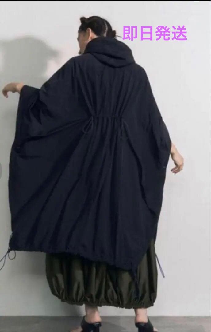 UN3D.コンパクトナイロン　フーディーコート