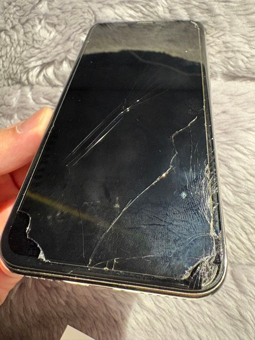 iPhone X ホワイト 64GB バッテリー残量100% 画面ひび割れ