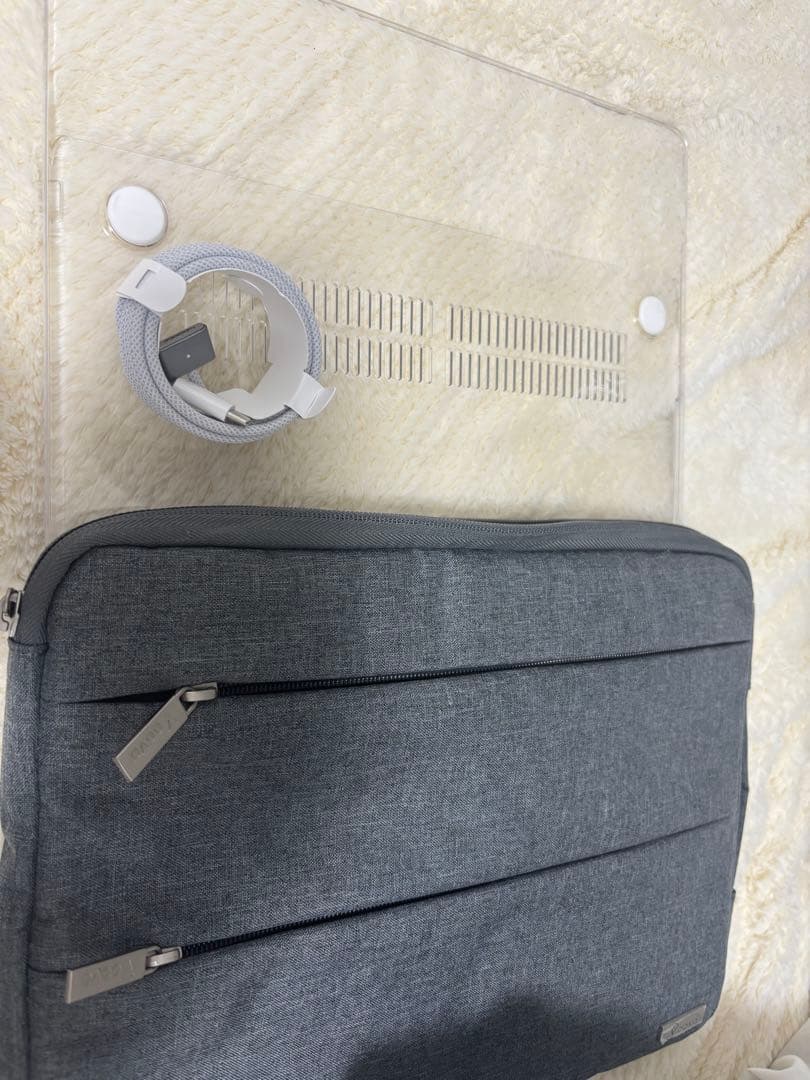 Apple MacBook Air (M2, 2022) 本体