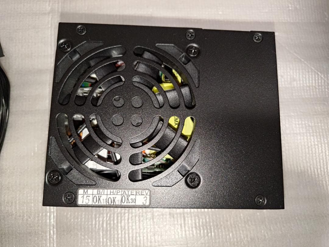 SFX電源ユニット 600W (80 PLUS GOLD)