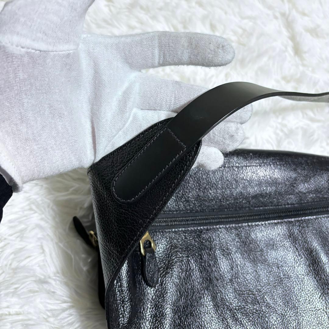 極美品 イルビゾンテ ボディバッグ レザー 黒