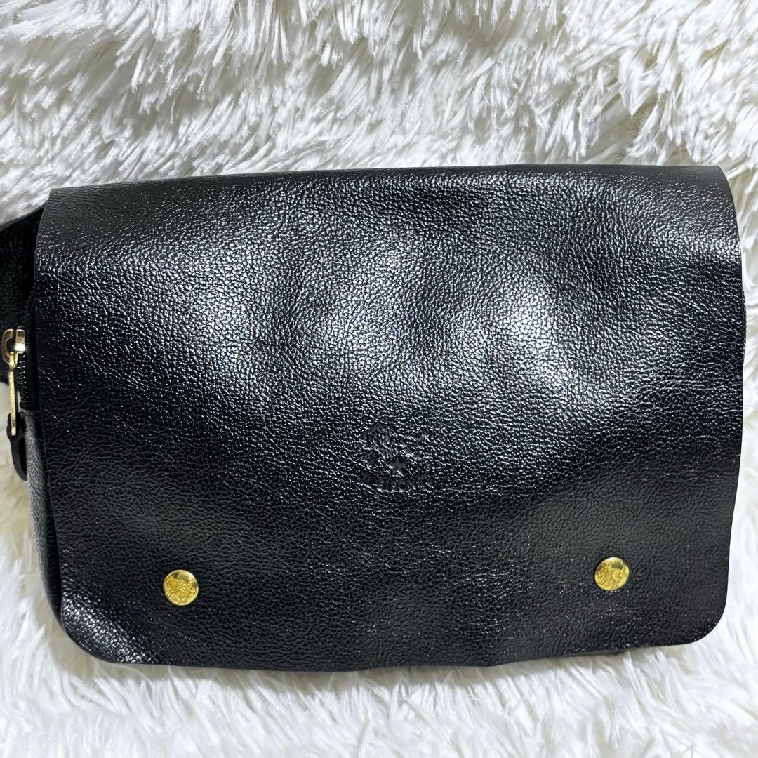 極美品 イルビゾンテ ボディバッグ レザー 黒