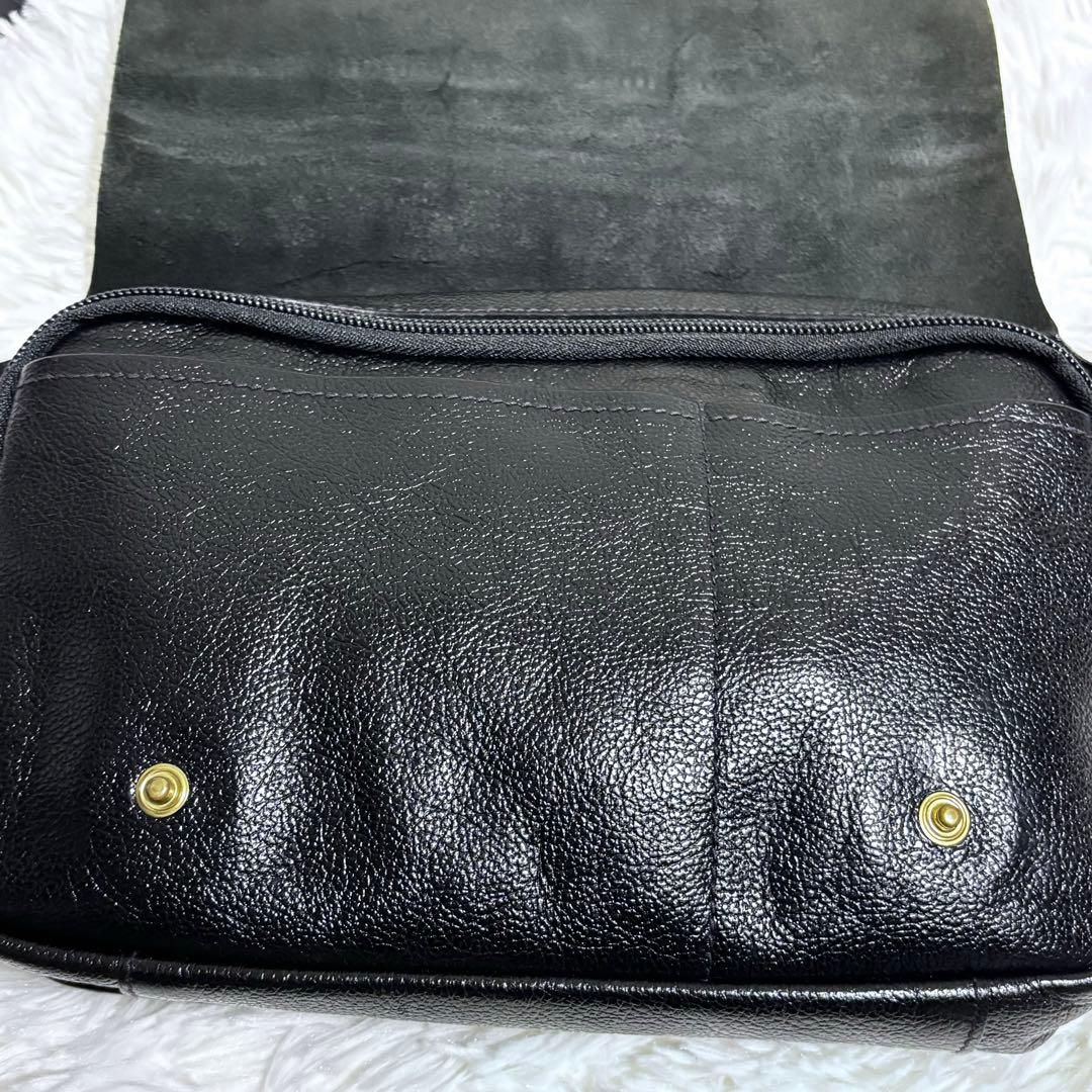 極美品 イルビゾンテ ボディバッグ レザー 黒