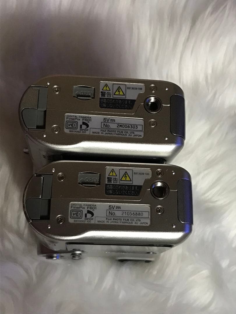 Fujifilm finepix F601 コンパクトデジタルカメラ 2台セット