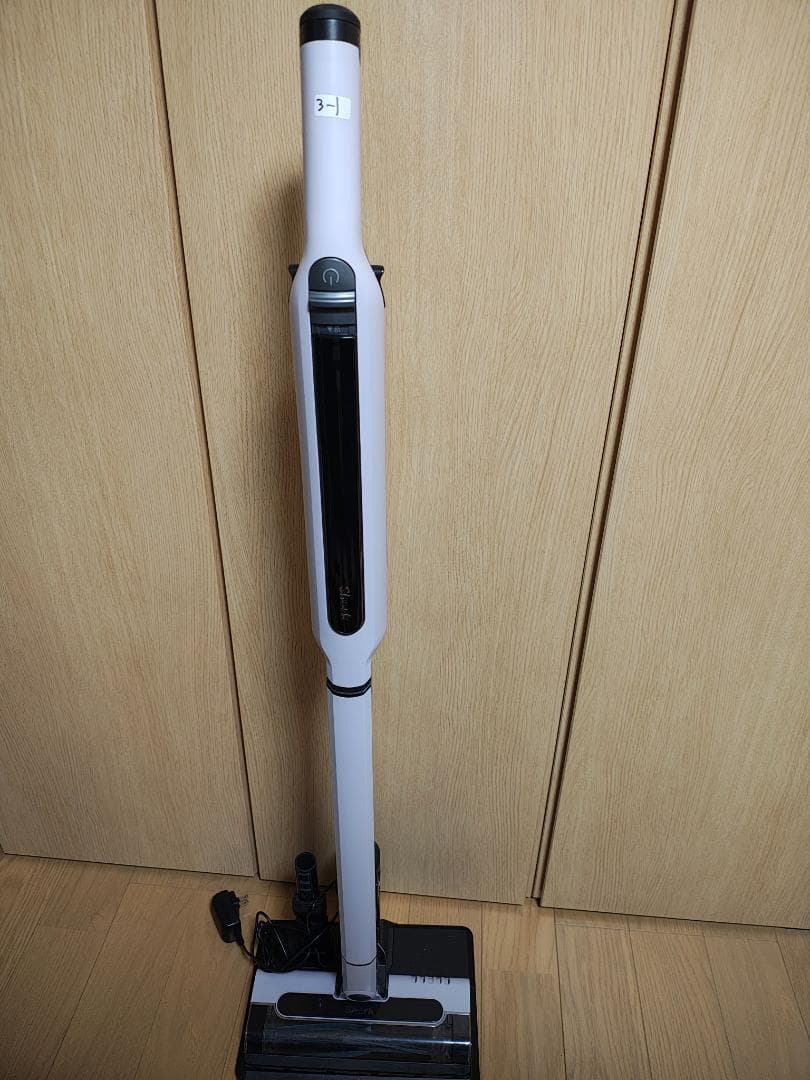 シャーク★コードレスクリーナー★CS300JWH★バッテリー新品と同等★