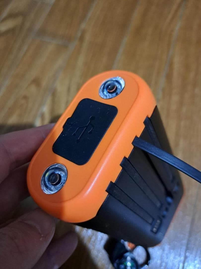 ソーラー 【2025最新 61800mAh大容量 & 手回し発電】 22.5Wp