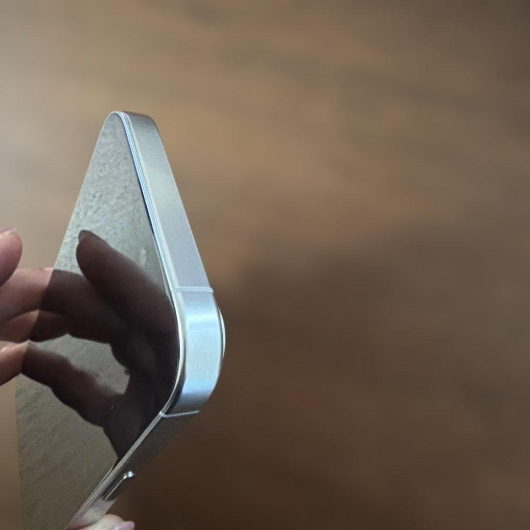 美品！　Apple iPhone 16Pro ホワイト 本体　256GB