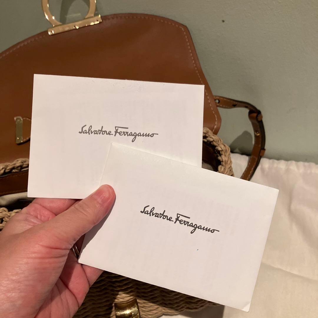 美品　フェラガモ　カゴバック