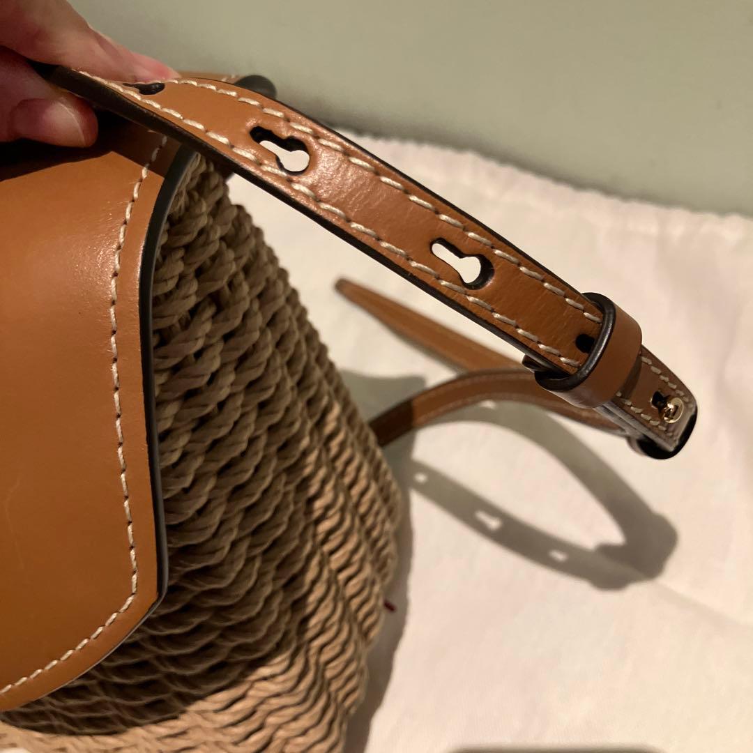 美品　フェラガモ　カゴバック