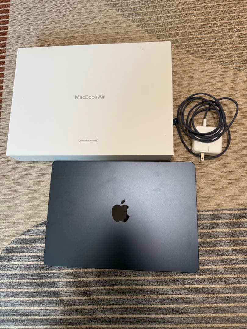 MacBook Air M2 スペースブラック　256gb メモリ8g美品