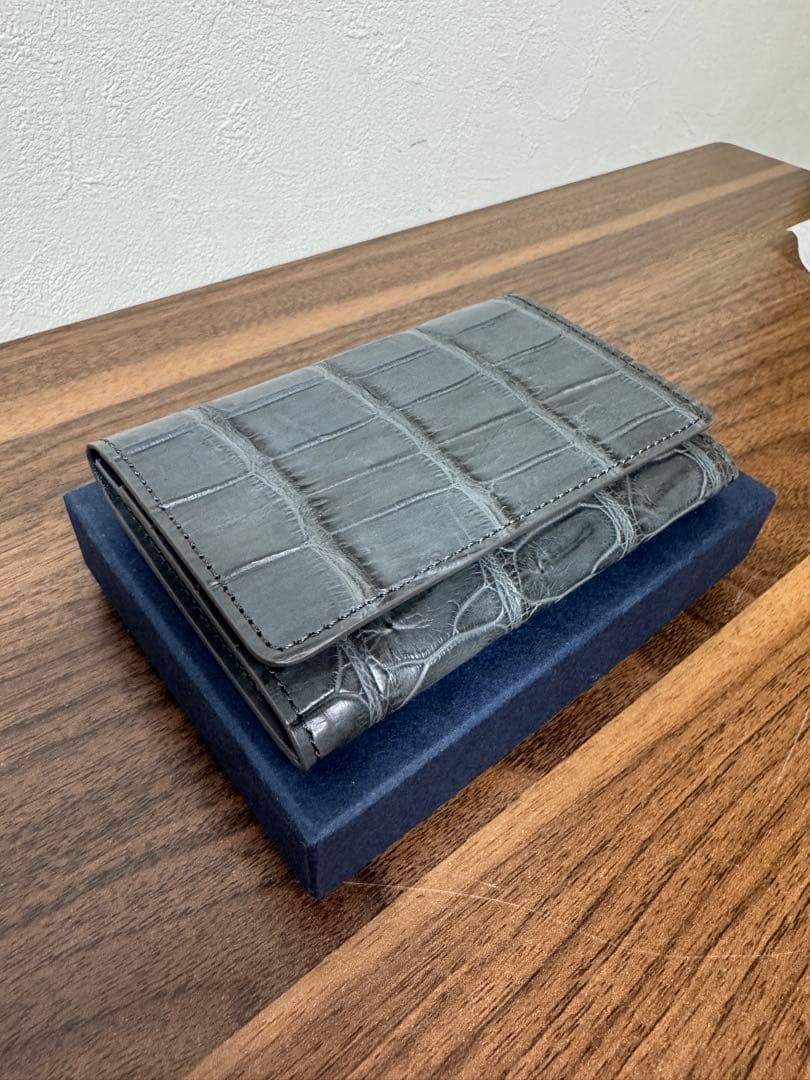 Pelle Morbida ワニ革 名刺入れ　グレーPMO-CRS011