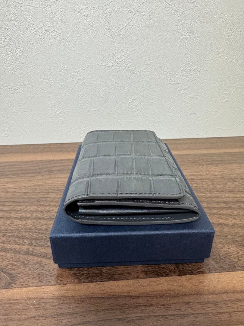 Pelle Morbida ワニ革 名刺入れ　グレーPMO-CRS011