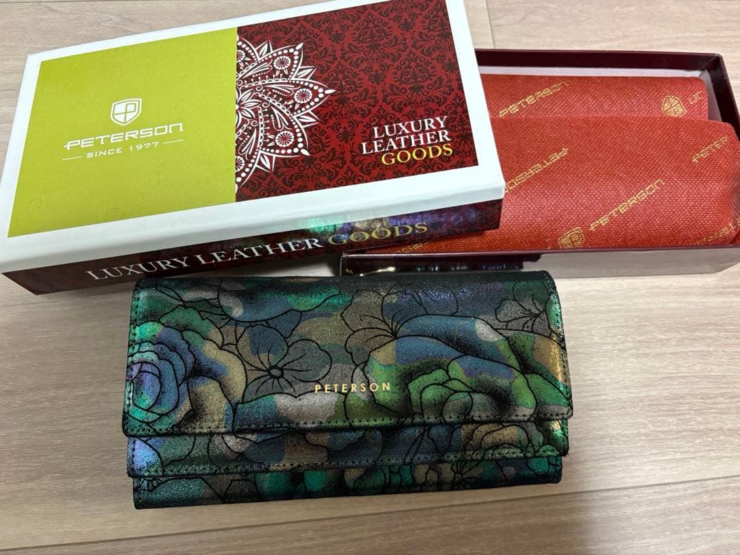 PETERSON 多色花柄 レザー長財布 箱付き　光沢　緑系　欧州　ピーターソン