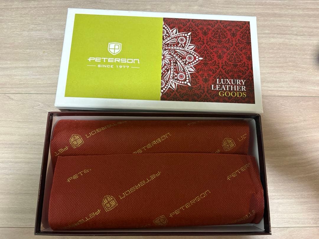 PETERSON 多色花柄 レザー長財布 箱付き　光沢　緑系　欧州　ピーターソン