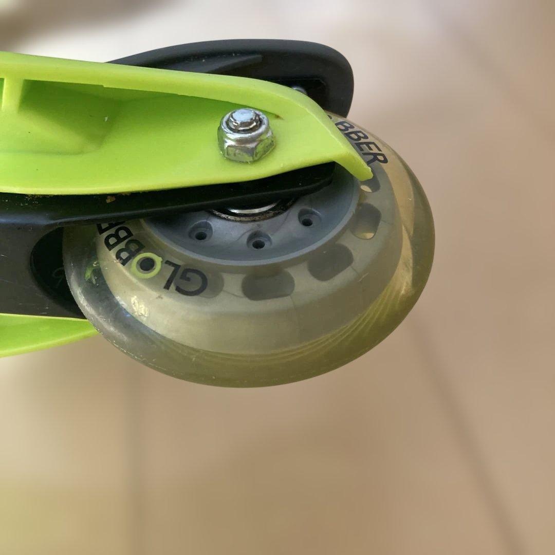 GLOBBER 調整可能な三輪車 イエローグリーン