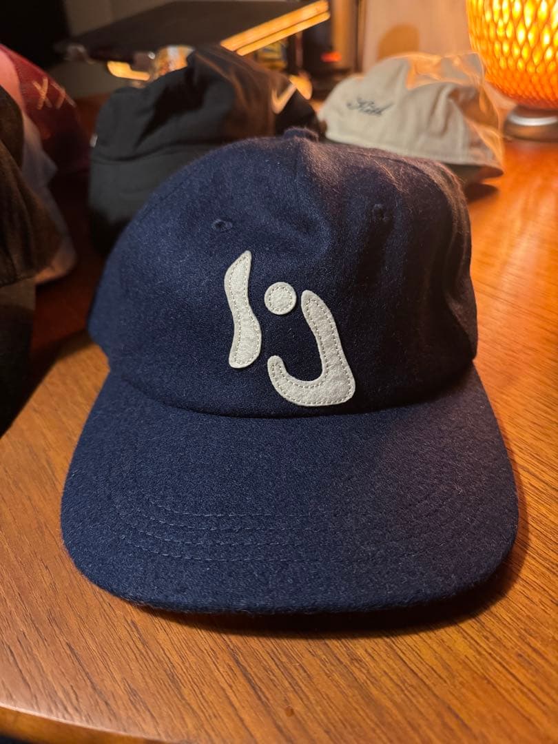 Liju ネイビー ロゴ刺繍 ベースボールキャップ