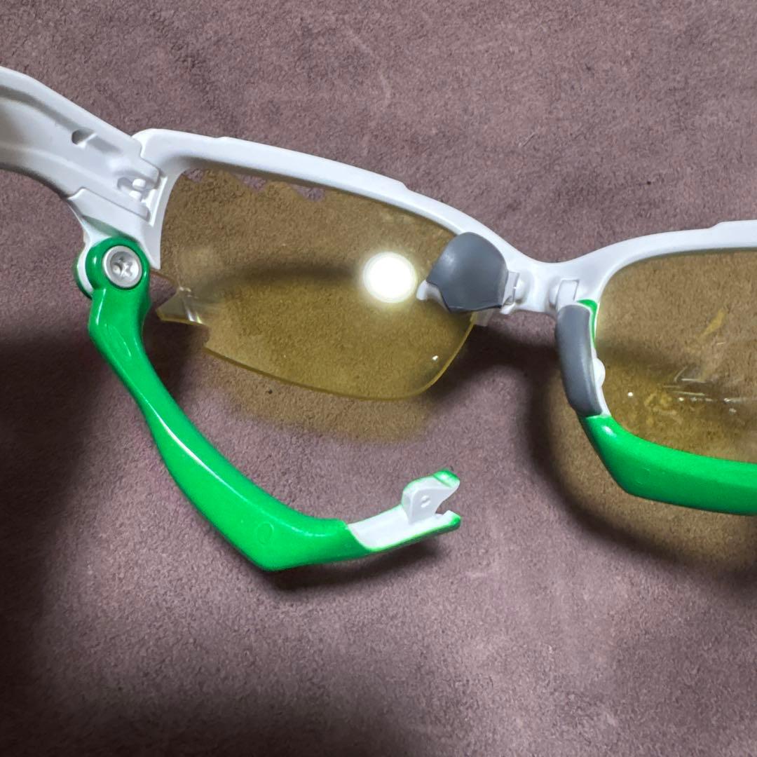 スポーツサングラス ホワイト/グリーン