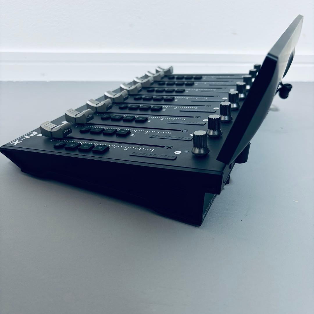 美品　ICON P1-X フィジカルコントローラー D4付 Logic対応