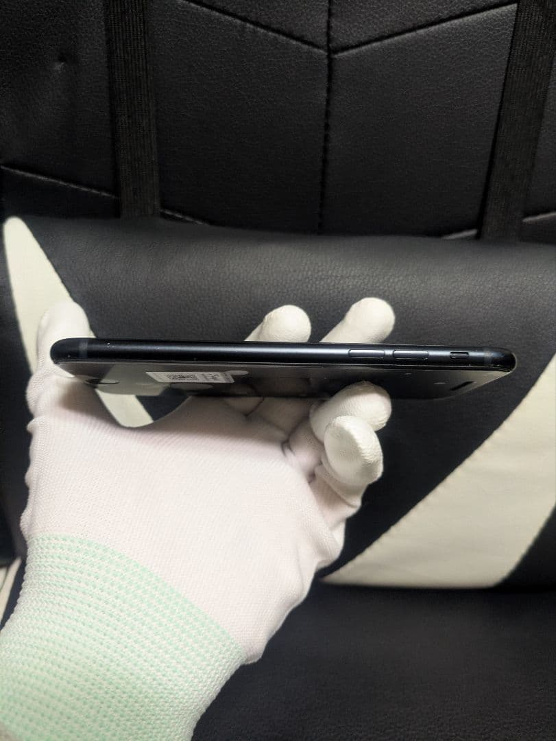 画面新品　iPhone　se3 第3世代　64gb SIMフリー　黒　ブラッ75