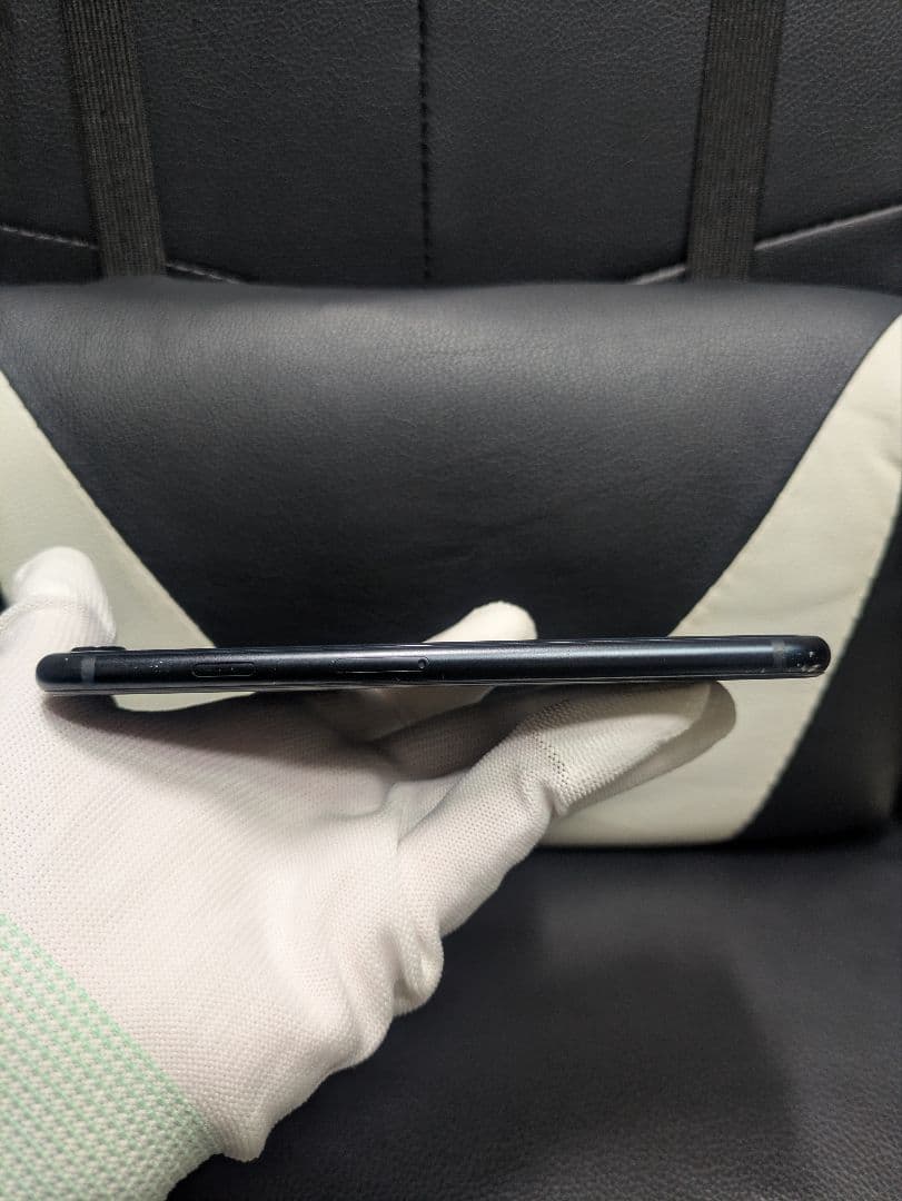 画面新品　iPhone　se3 第3世代　64gb SIMフリー　黒　ブラッ75