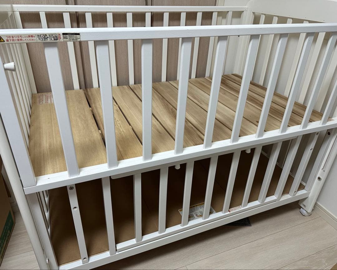 ベビーベッド ハイタイプ 床板すのこ ホワイト　カトージ　70✖️120サイズ