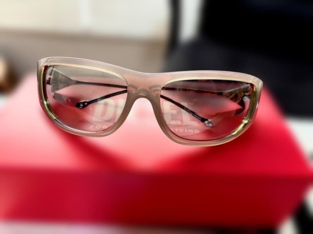 ほぼ新品⭐︎DIESEL サングラス＆箱付き