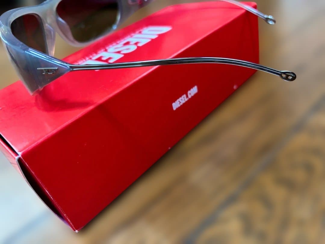 ほぼ新品⭐︎DIESEL サングラス＆箱付き