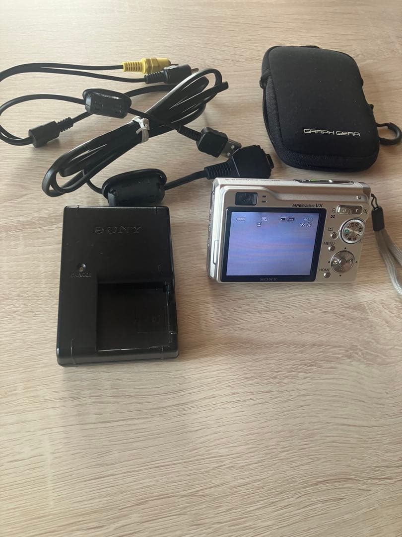 SONY Cyber-shot 722万画素 デジタルカメラ　DSC-W80