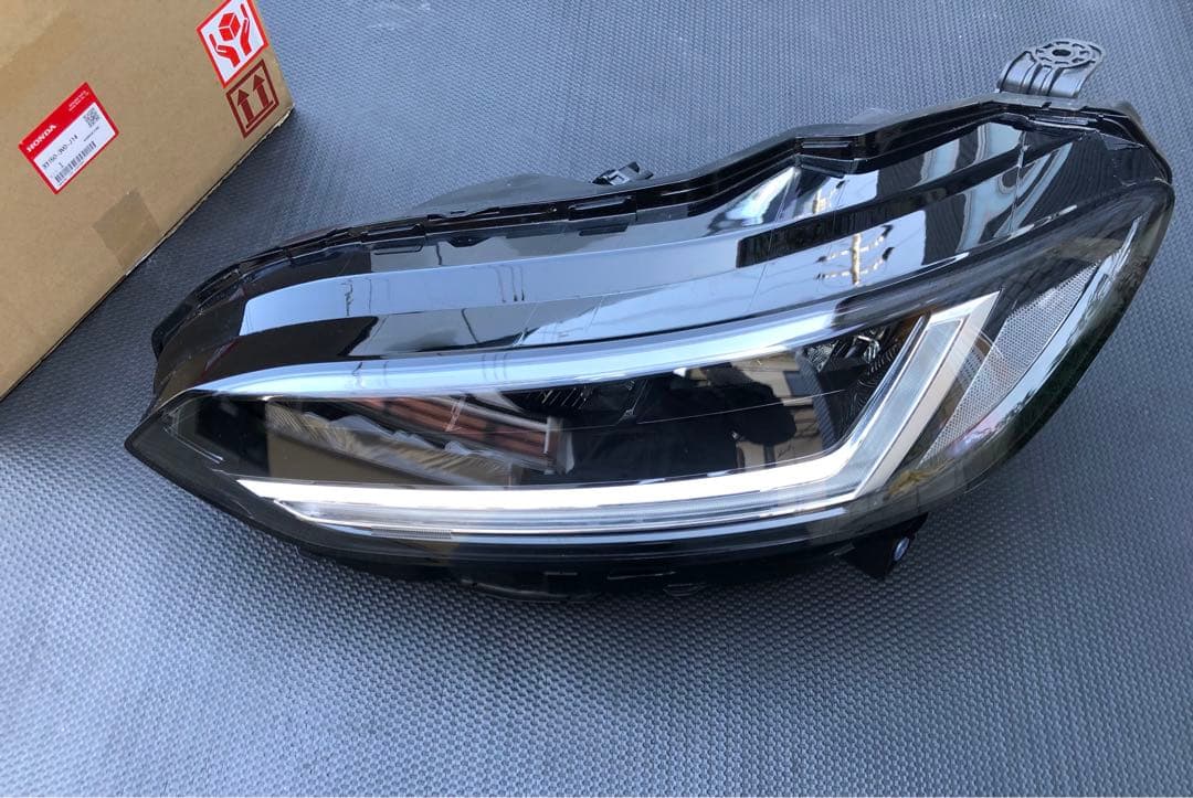 美品良品令和6年式 ZR-V RZ4 左ヘッドライト 参考定価128700円