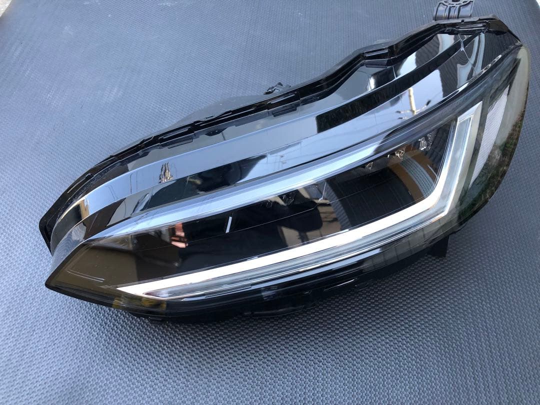 美品良品令和6年式 ZR-V RZ4 左ヘッドライト 参考定価128700円