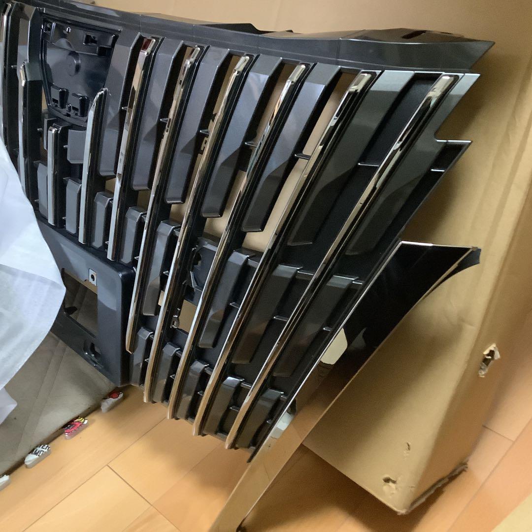 80系　エスクァイア後期　純正フロントグリル。