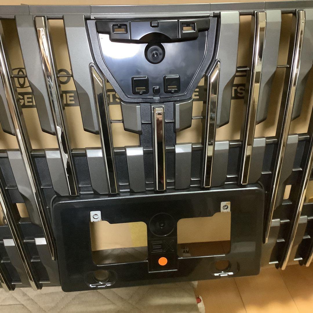 80系　エスクァイア後期　純正フロントグリル。