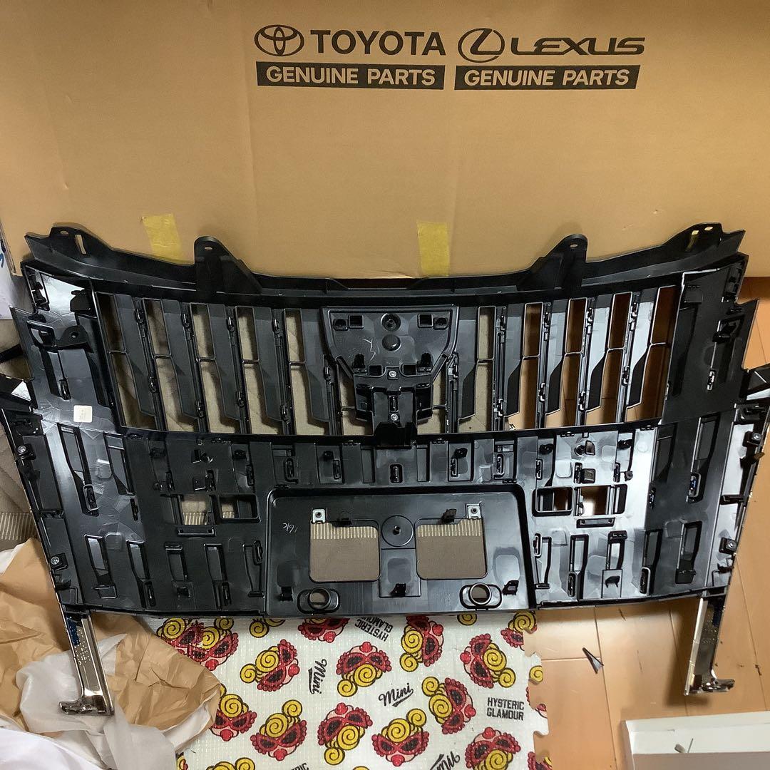 80系　エスクァイア後期　純正フロントグリル。