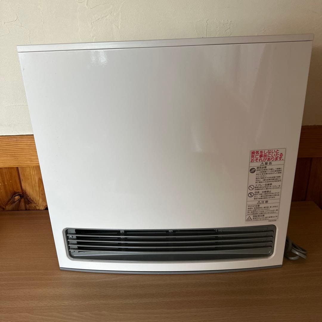 すみこ様ガスファンヒーター GFH-4006S-W5 LPガス用　①