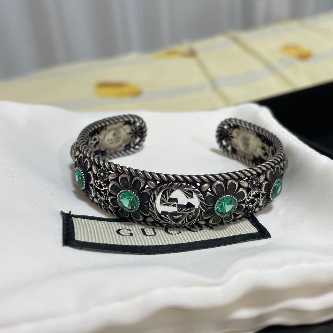 GUCCI グッチ バングル シルバーブレスレット ストーン フラワー