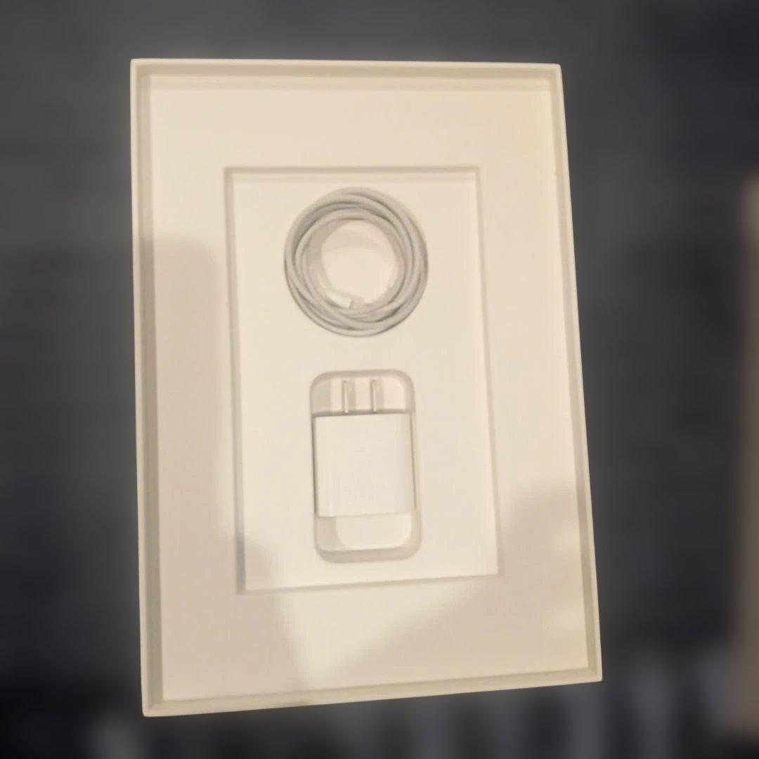 iPad 第9世代　スペースグレー付属品全てつきます