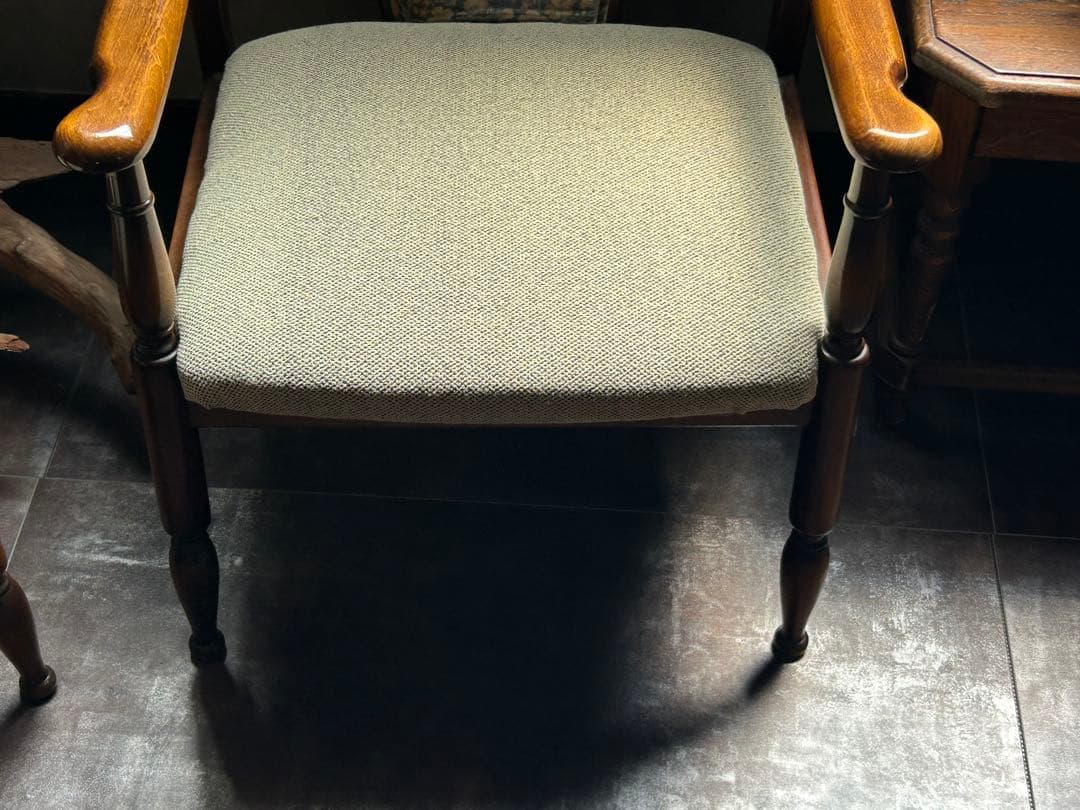 リメイク品　尾州生地　ホワイト座面　カリモク　コロニアル　アームソファ　Yn