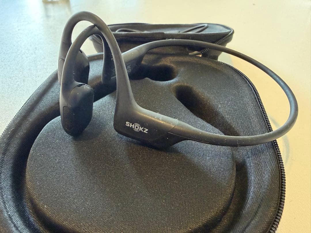 SHOKZ OpenRun Pro 骨伝導イヤホン 収納ケース付き