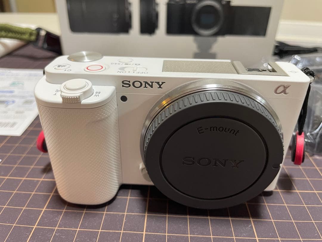 SONY ミラーレス一眼カメラ VLOGCAM ZV-E10ホワイト