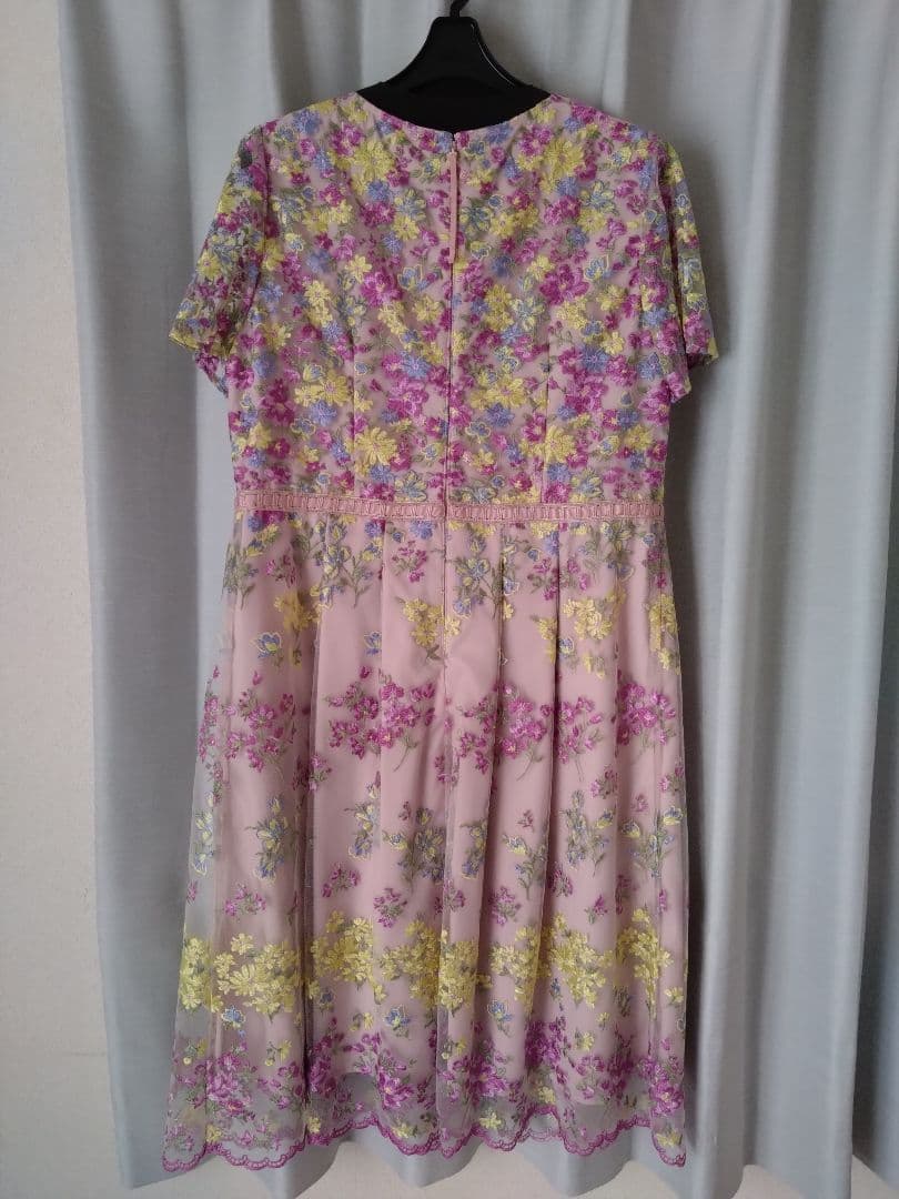 値下げ！定価40000円【極美品　ほぼ新品】花柄刺繍ワンピース　ローズティアラ