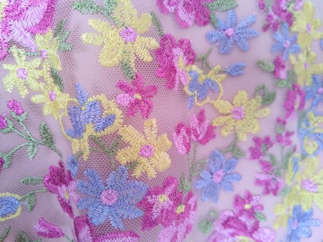 値下げ！定価40000円【極美品　ほぼ新品】花柄刺繍ワンピース　ローズティアラ