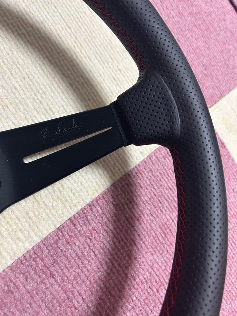 月末まで値下げ！正規品ナルディディープコーンステアリングφ35 レッドステッチ