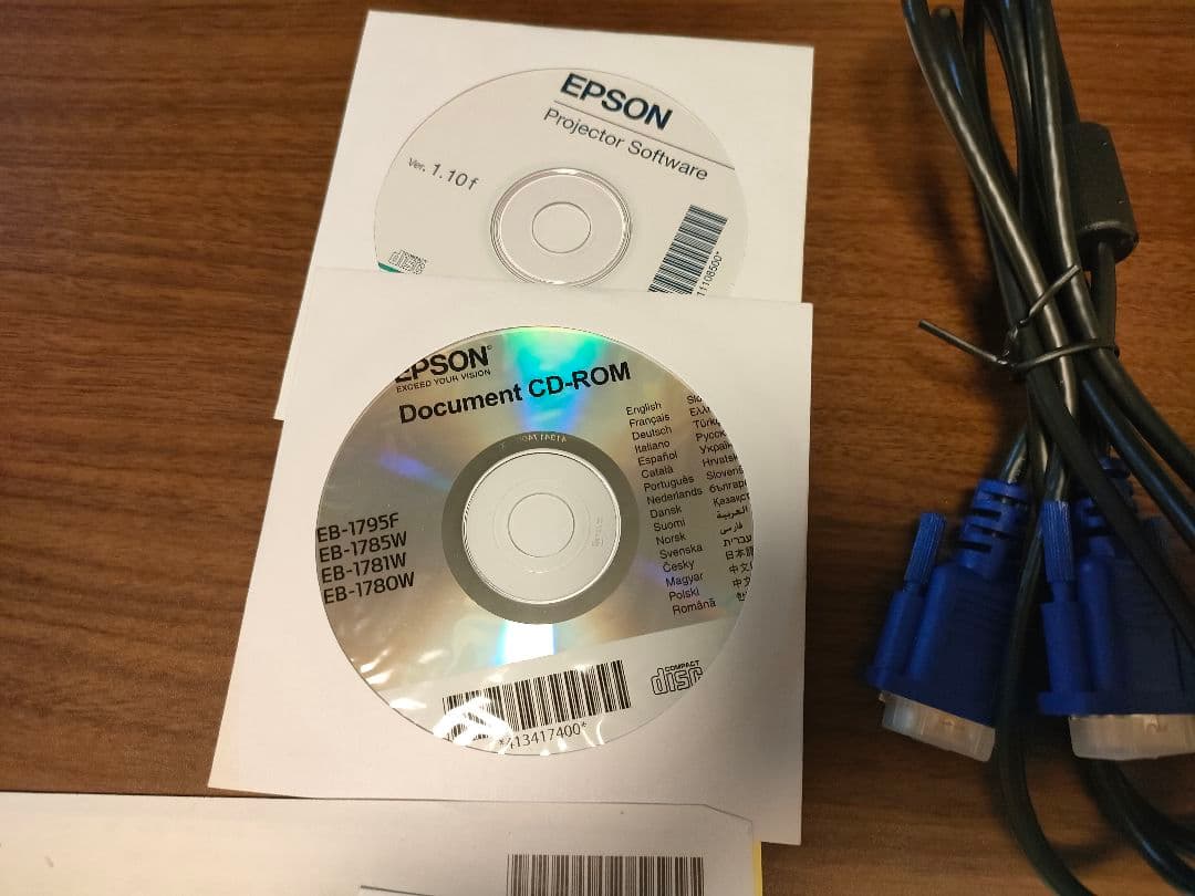 EPSON プロジェクター(EB-1780W) 本体と付属品