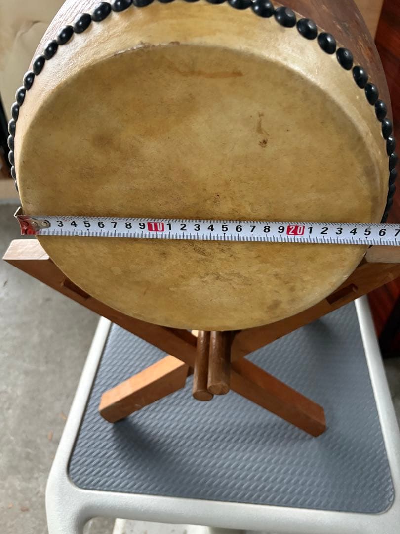 初出　和太鼓　長胴太鼓　伝統和楽器　けやき材くり抜き　台座、バチ2組付き