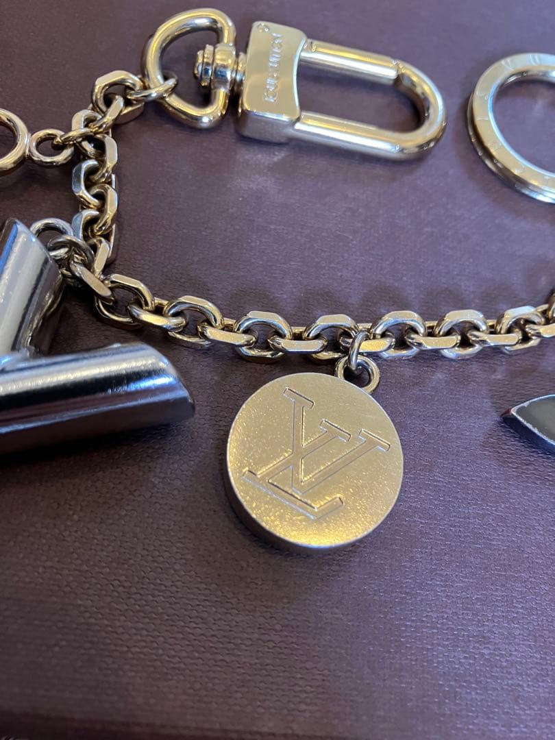 ルイヴィトン チェーン　カレイド Vホルダー キーホルダー チャーム