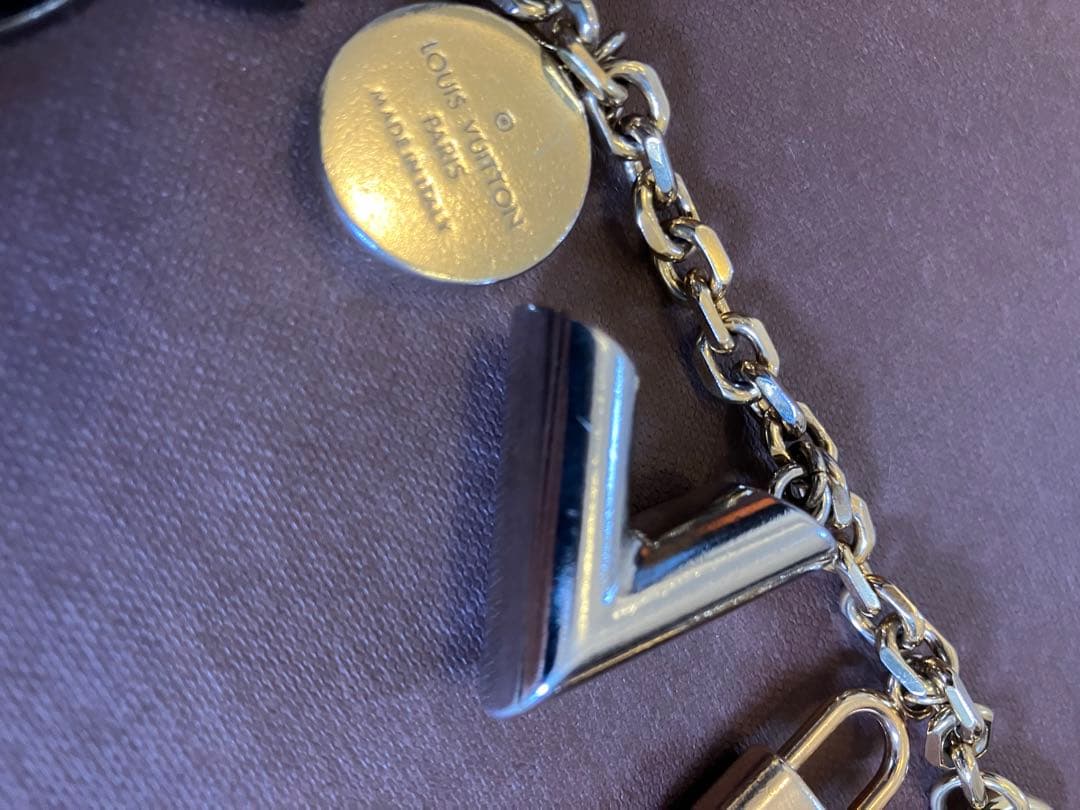 ルイヴィトン チェーン　カレイド Vホルダー キーホルダー チャーム