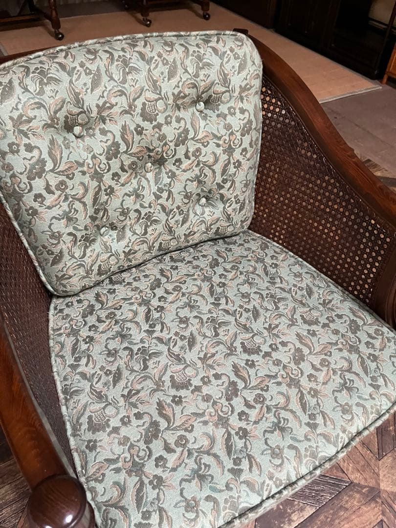 眼には蚊耳には蝉 ＊カリモク コロニアル シングル ソファ ② 肘掛 椅子